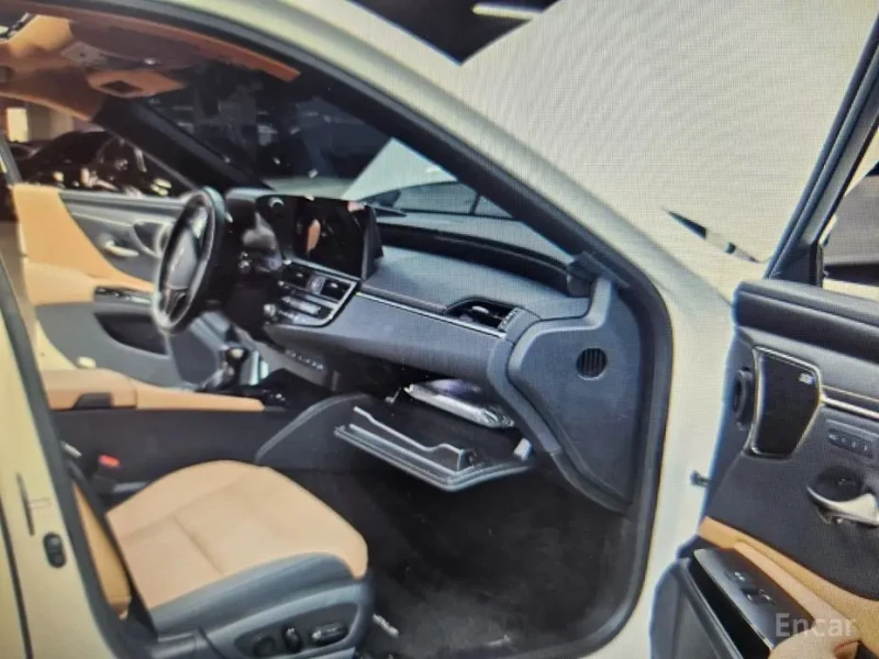 2024 Lexus ES с пробегом 18 418 км