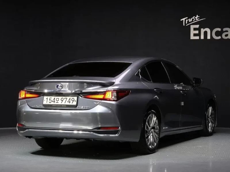 2021 Lexus ES с пробегом 89 505 км