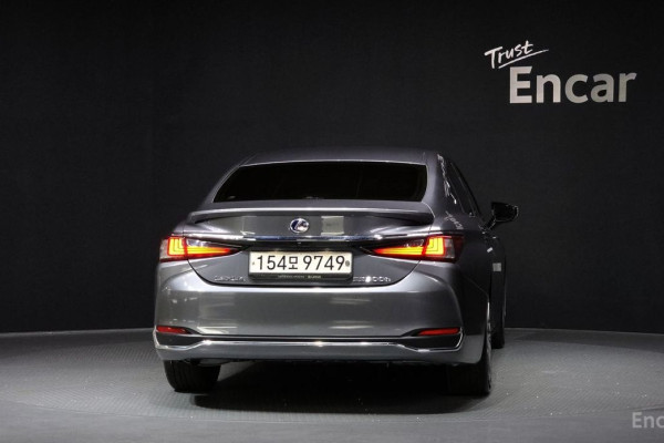 2021 Lexus ES с пробегом 89 505 км