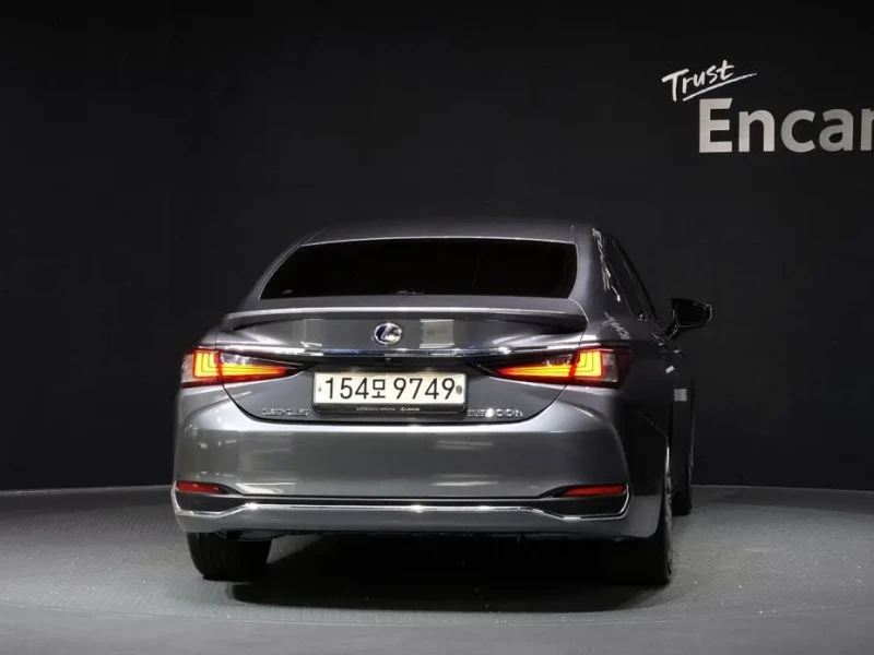 2021 Lexus ES с пробегом 89 505 км