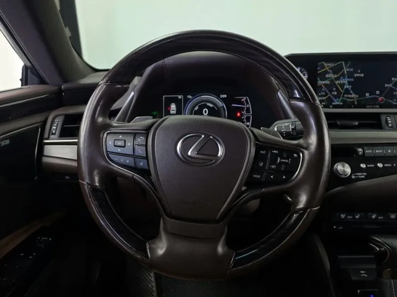 2021 Lexus ES с пробегом 89 505 км