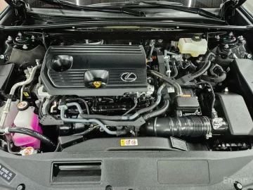 2025 Lexus ES с пробегом 4 839 км