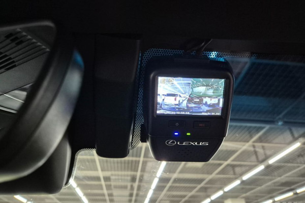 2025 Lexus ES с пробегом 4 839 км