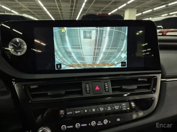 2025 Lexus ES с пробегом 4 839 км