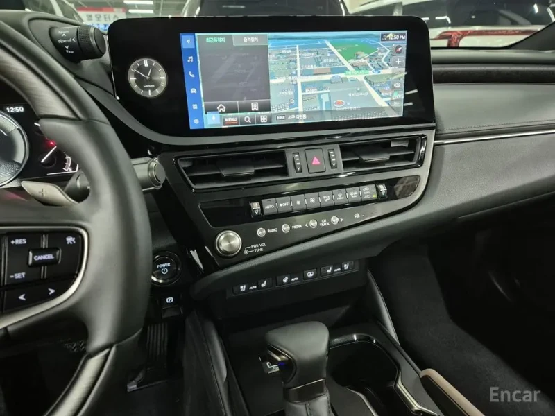 2025 Lexus ES с пробегом 4 839 км