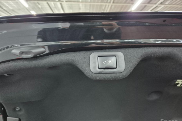 2025 Lexus ES с пробегом 4 839 км