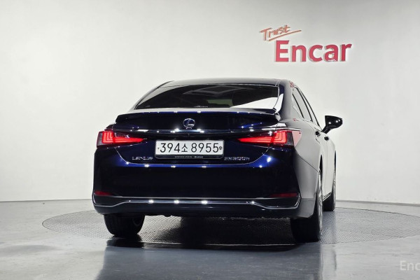 2020 Lexus ES с пробегом 25 775 км