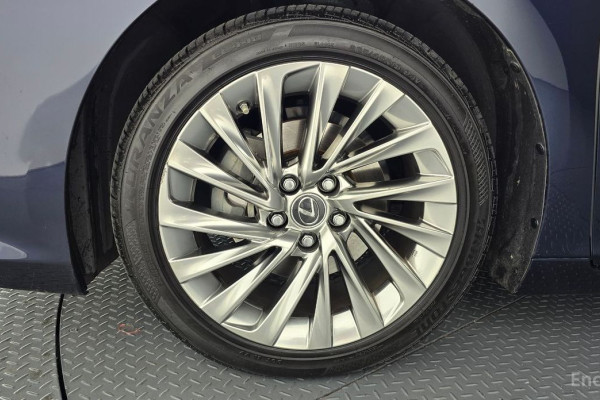 2020 Lexus ES с пробегом 25 775 км