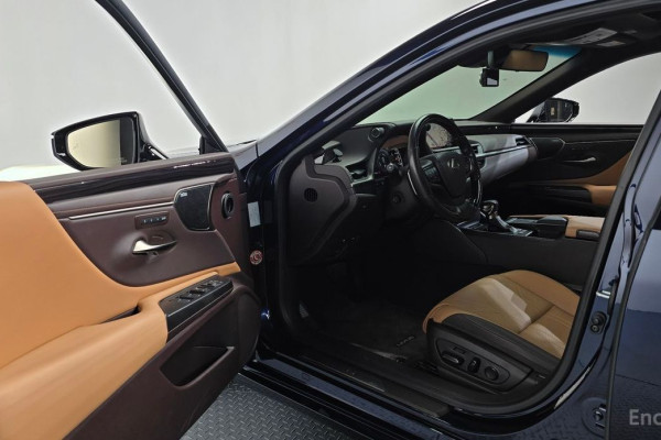 2020 Lexus ES с пробегом 25 775 км