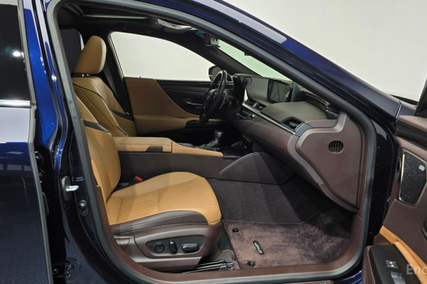 2020 Lexus ES с пробегом 25 775 км