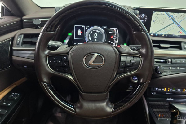 2020 Lexus ES с пробегом 25 775 км