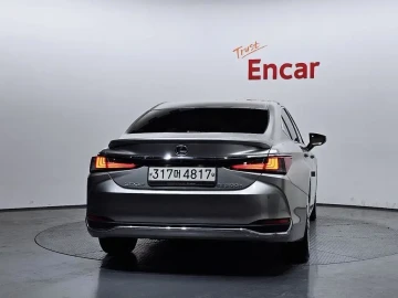 2021 Lexus ES с пробегом 94 539 км