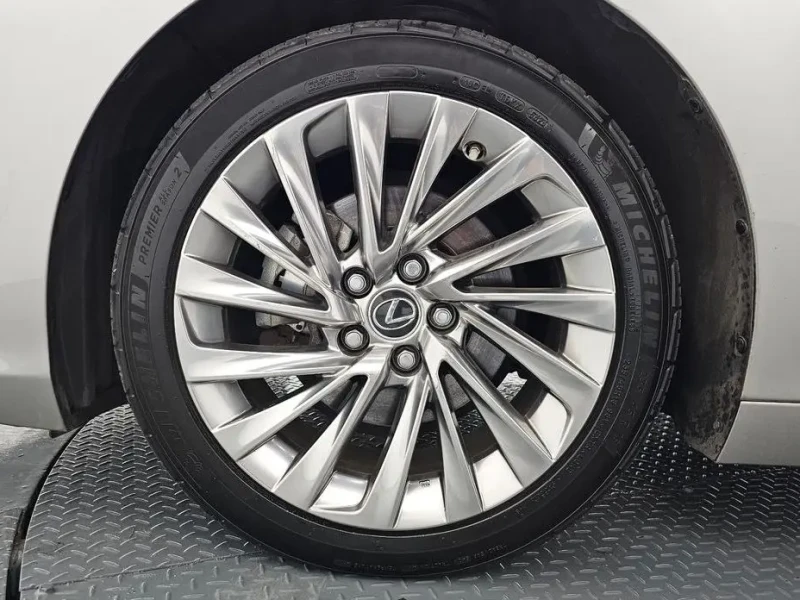 2021 Lexus ES с пробегом 94 539 км