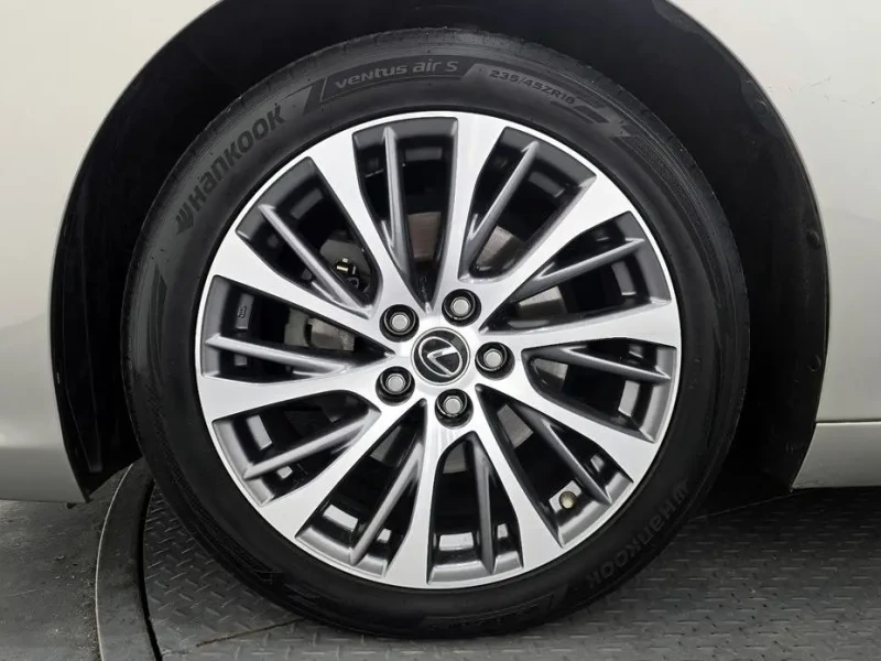 2019 Lexus ES с пробегом 103 492 км
