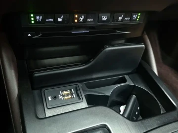 2019 Lexus ES с пробегом 103 492 км