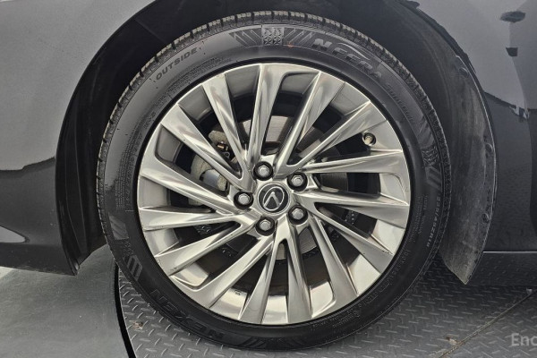 2018 Lexus ES с пробегом 110 764 км