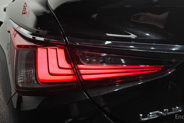 2018 Lexus ES с пробегом 110 764 км