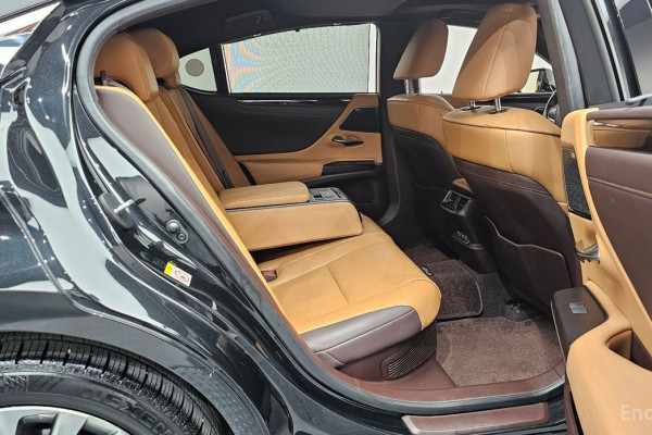 2018 Lexus ES с пробегом 110 764 км