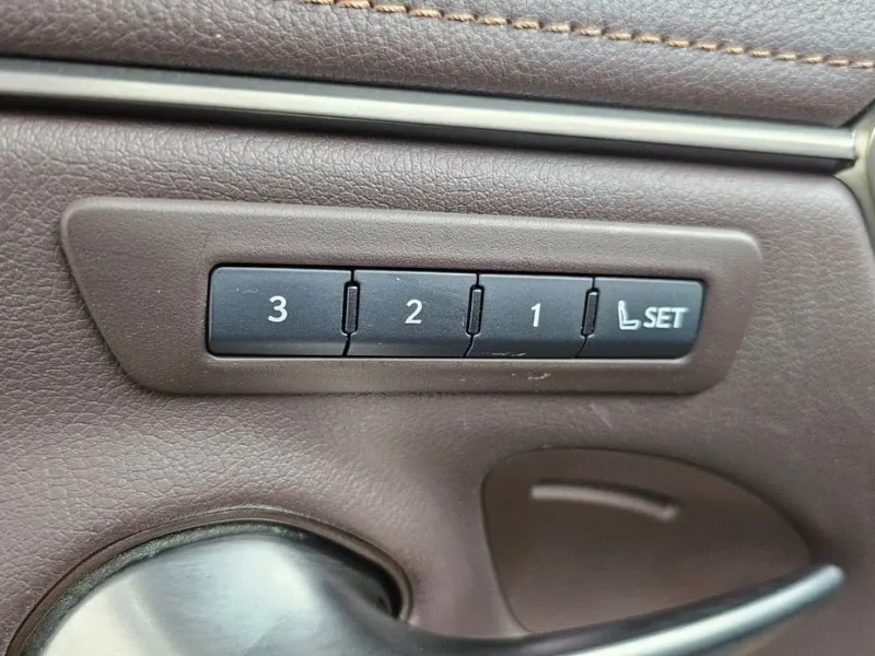2018 Lexus ES с пробегом 110 764 км
