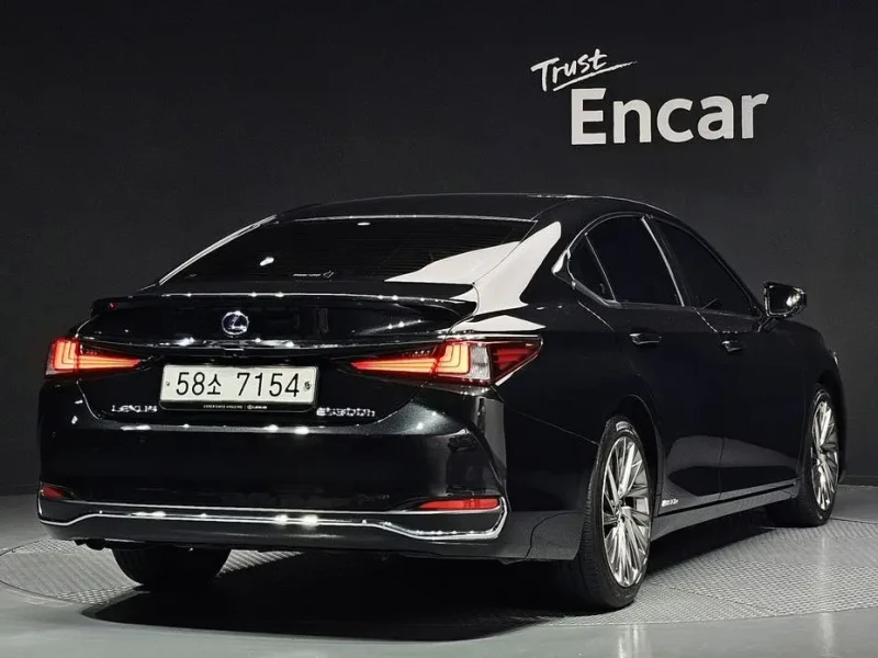 2019 Lexus ES с пробегом 97 541 км