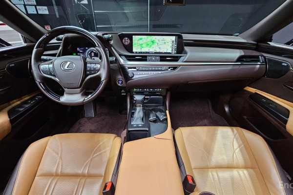 2019 Lexus ES с пробегом 97 541 км