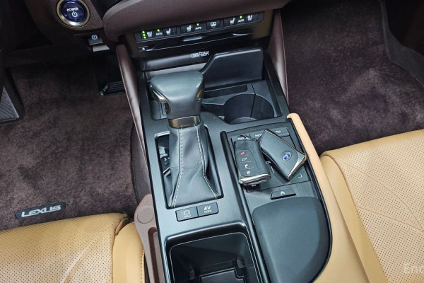 2019 Lexus ES с пробегом 97 541 км