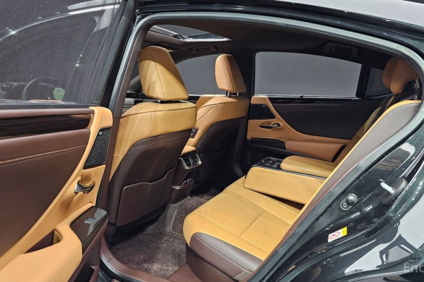 2019 Lexus ES с пробегом 97 541 км