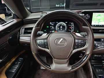 2019 Lexus ES с пробегом 97 541 км