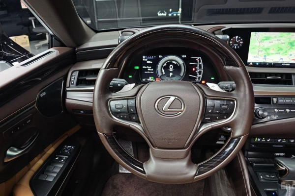 2019 Lexus ES с пробегом 97 541 км