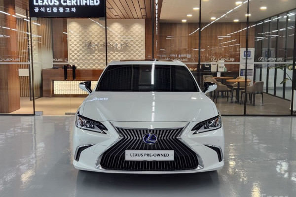 2020 Lexus ES с пробегом 85 670 км