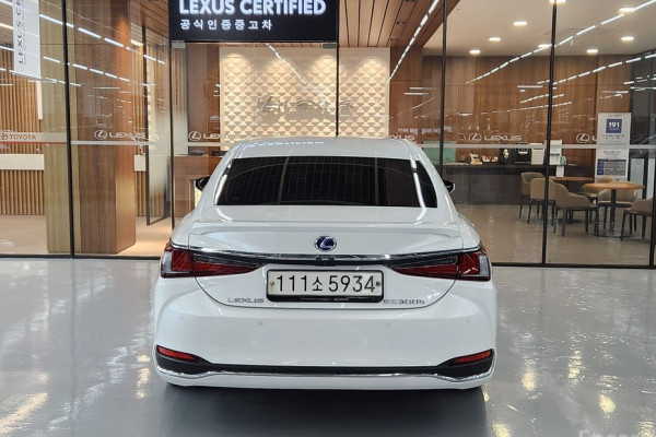 2020 Lexus ES с пробегом 85 670 км