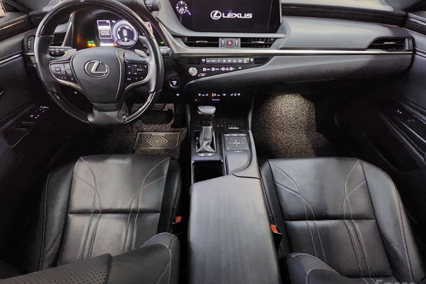 2020 Lexus ES с пробегом 85 670 км