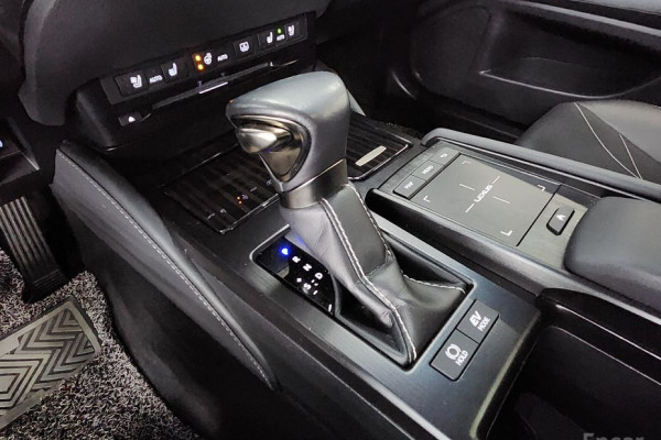 2020 Lexus ES с пробегом 85 670 км