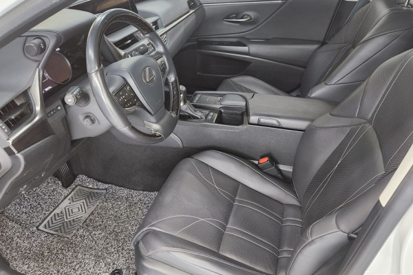 2020 Lexus ES с пробегом 85 670 км