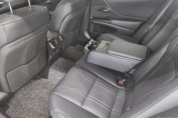 2020 Lexus ES с пробегом 85 670 км