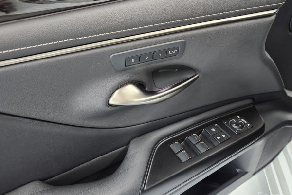 2020 Lexus ES с пробегом 85 670 км