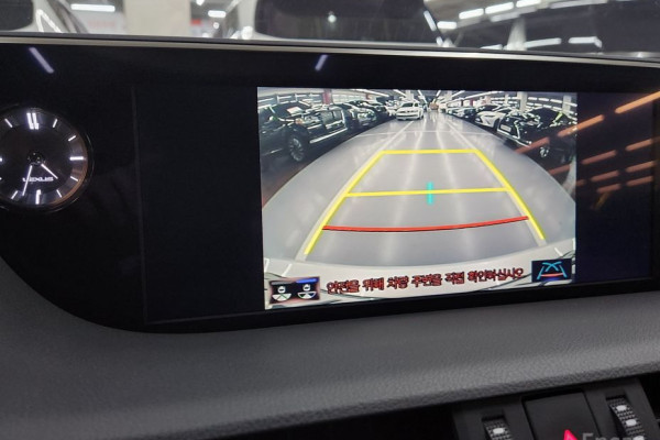 2020 Lexus ES с пробегом 85 670 км