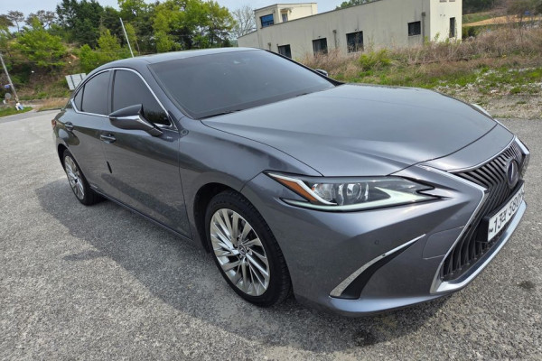 2019 Lexus ES с пробегом 76 680 км