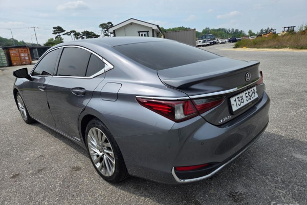 2019 Lexus ES с пробегом 76 680 км