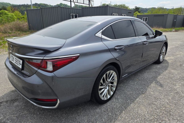 2019 Lexus ES с пробегом 76 680 км