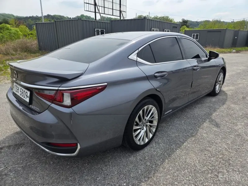 2019 Lexus ES с пробегом 76 680 км