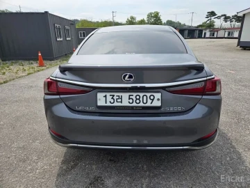 2019 Lexus ES с пробегом 76 680 км