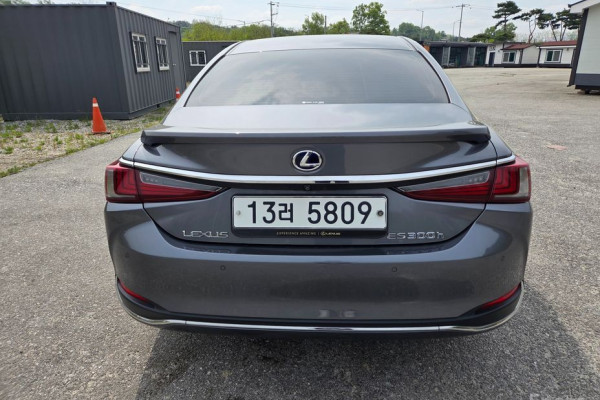 2019 Lexus ES с пробегом 76 680 км