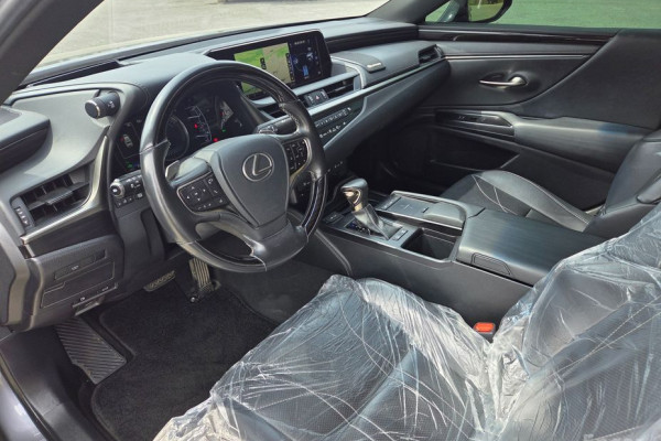 2019 Lexus ES с пробегом 76 680 км