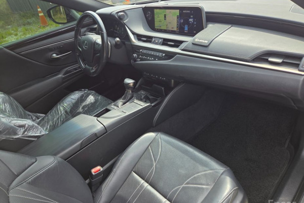 2019 Lexus ES с пробегом 76 680 км