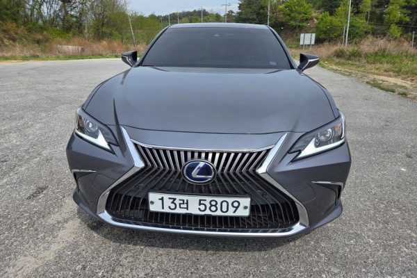 2019 Lexus ES с пробегом 76 680 км