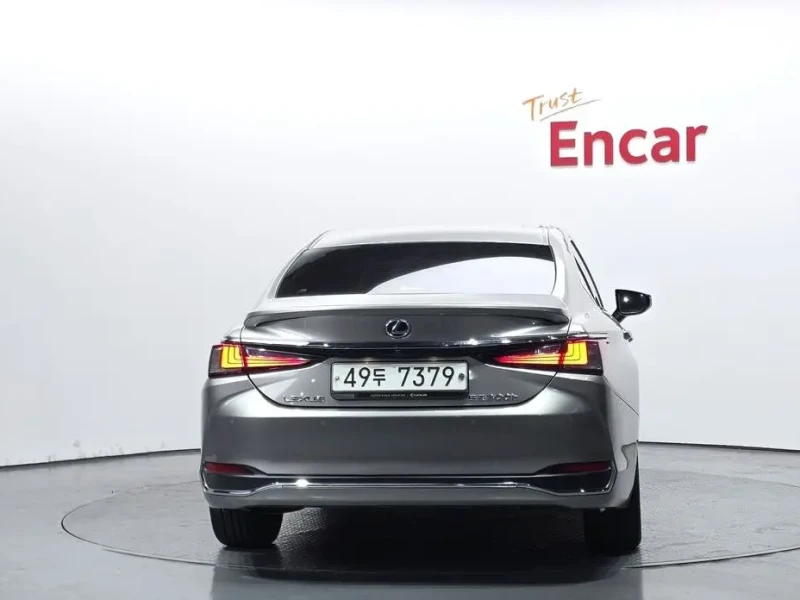 2018 Lexus ES с пробегом 117 235 км