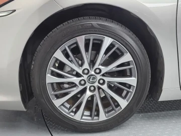 2018 Lexus ES с пробегом 117 235 км