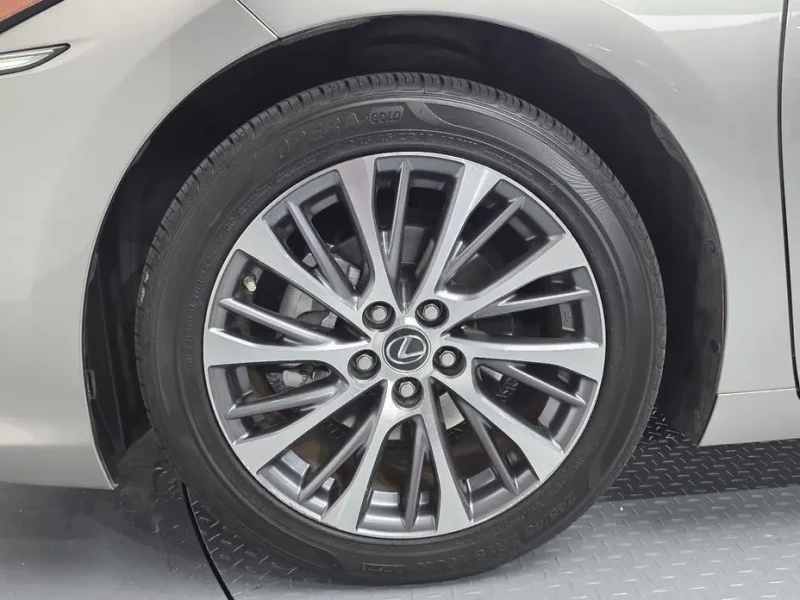 2018 Lexus ES с пробегом 117 235 км