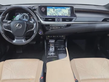 2018 Lexus ES с пробегом 117 235 км
